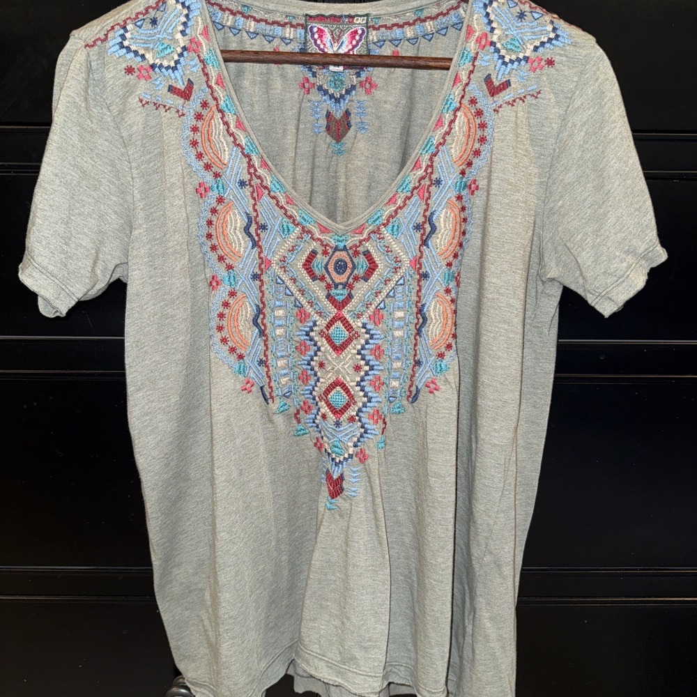 Johnny Was Laurelle Embroidered V-Neck Boho Tee Shirt Women's Size Medium
